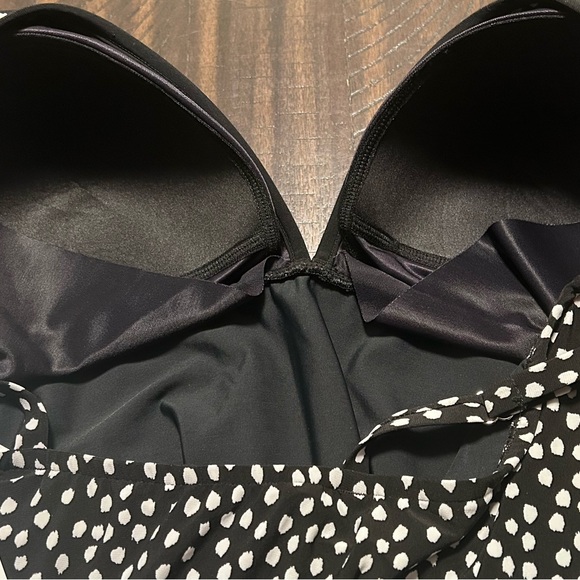 Woman’s Black w/White Polka Dots Trimshaper Bathing Suit Size 22 - Picture 5 of 10